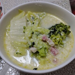 白菜とブロッコリーの豆乳スープ